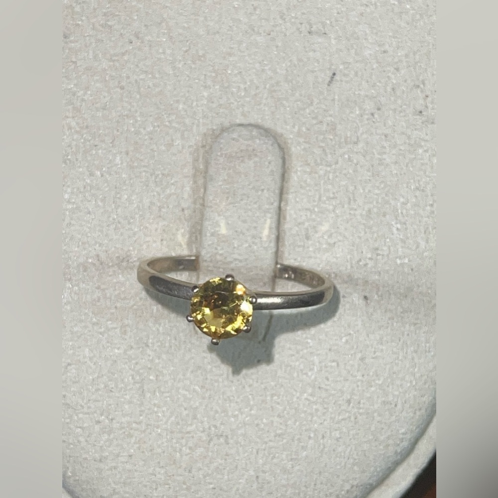 10K Solid Yellow Gold 0.84Ctw Yellow Sapphire Ring 1.2 grams - Picture 7 of 10
